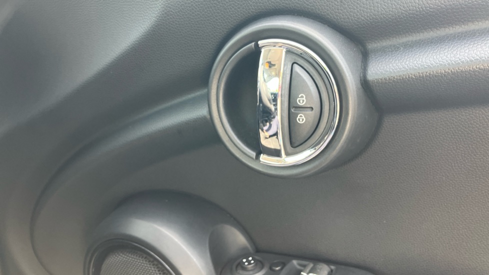 MINI Hatchback 1.5 Cooper 3dr Petrol Hatchback - Image 27