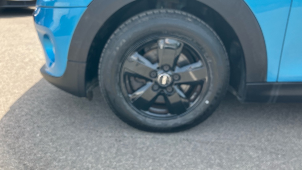 MINI Hatchback 1.5 Cooper 3dr Petrol Hatchback - Image 36