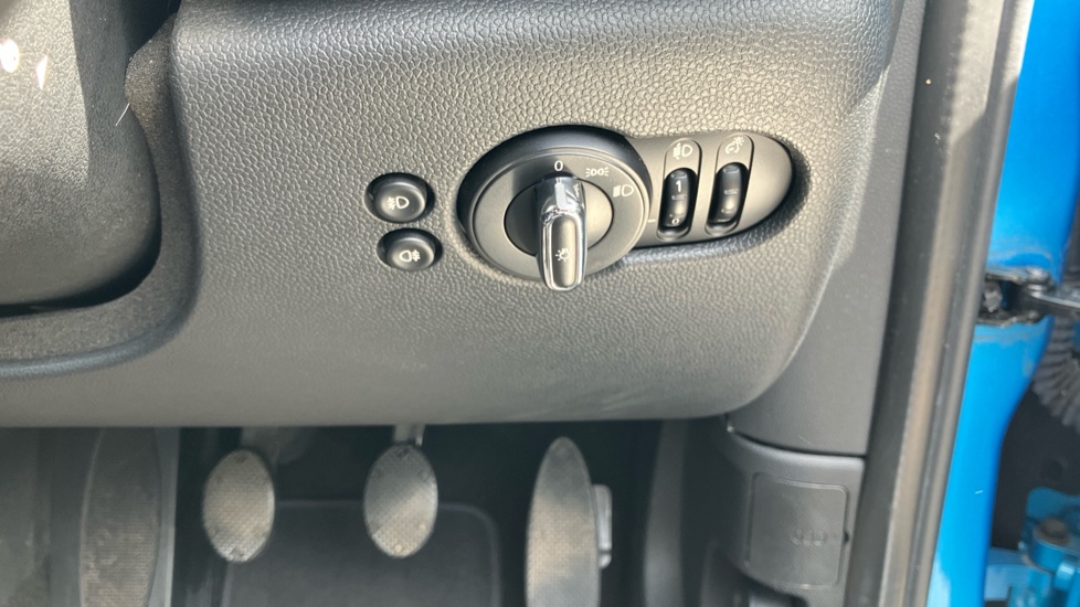 MINI Hatchback 1.5 Cooper 3dr Petrol Hatchback - Image 44