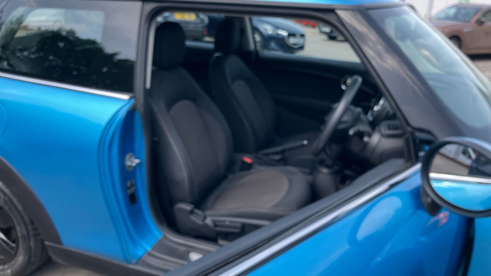 MINI Hatchback 1.5 Cooper 3dr Petrol Hatchback - Image 57