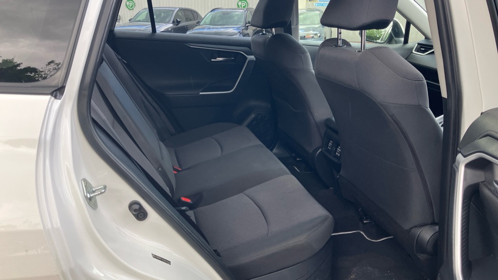 Toyota RAV4 2.5 VVT-i Hybrid Design 5dr CVT Hybrid Estate - Image 16