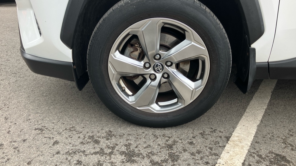 Toyota RAV4 2.5 VVT-i Hybrid Design 5dr CVT Hybrid Estate - Image 24