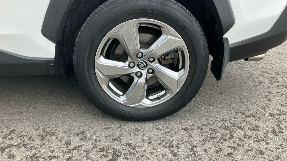 Toyota RAV4 2.5 VVT-i Hybrid Design 5dr CVT Hybrid Estate - Image 25
