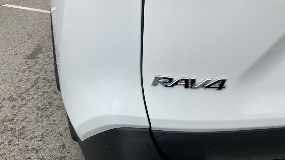 Toyota RAV4 2.5 VVT-i Hybrid Design 5dr CVT Hybrid Estate - Image 26