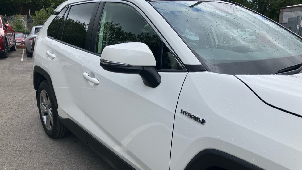 Toyota RAV4 2.5 VVT-i Hybrid Design 5dr CVT Hybrid Estate - Image 30