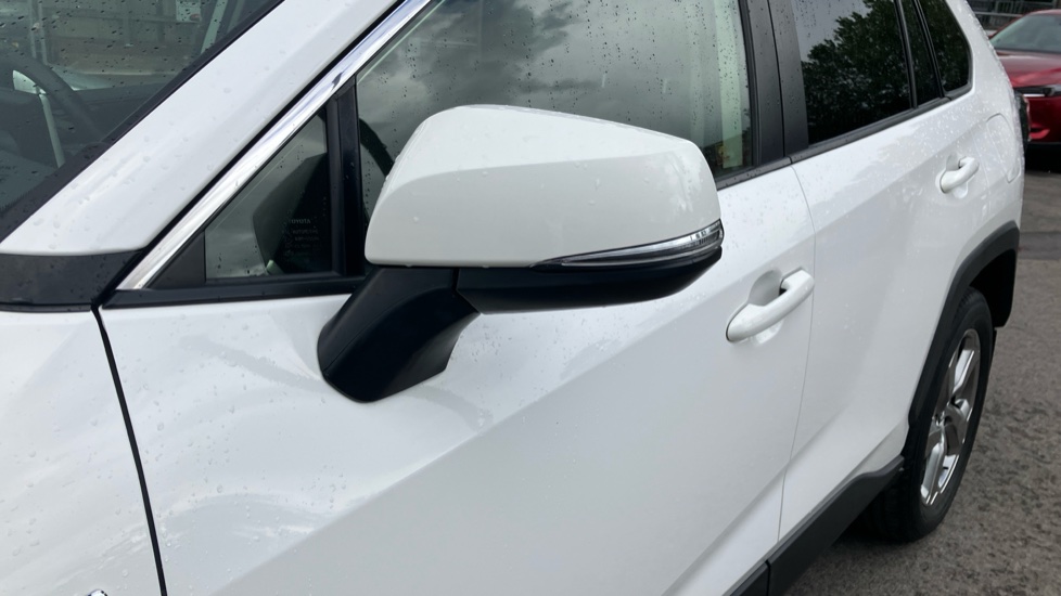 Toyota RAV4 2.5 VVT-i Hybrid Design 5dr CVT Hybrid Estate - Image 32