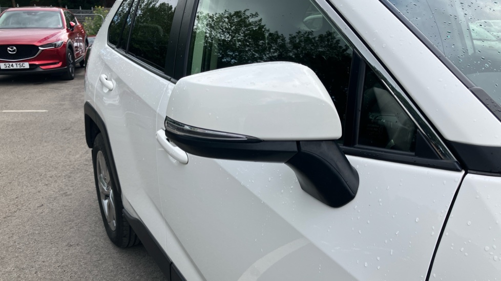 Toyota RAV4 2.5 VVT-i Hybrid Design 5dr CVT Hybrid Estate - Image 33