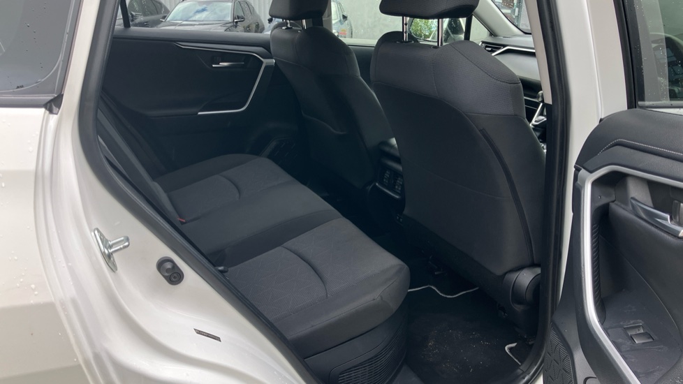 Toyota RAV4 2.5 VVT-i Hybrid Design 5dr CVT Hybrid Estate - Image 35
