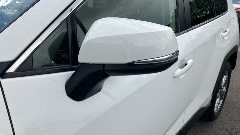 Toyota RAV4 2.5 VVT-i Hybrid Design 5dr CVT Hybrid Estate - Image 59