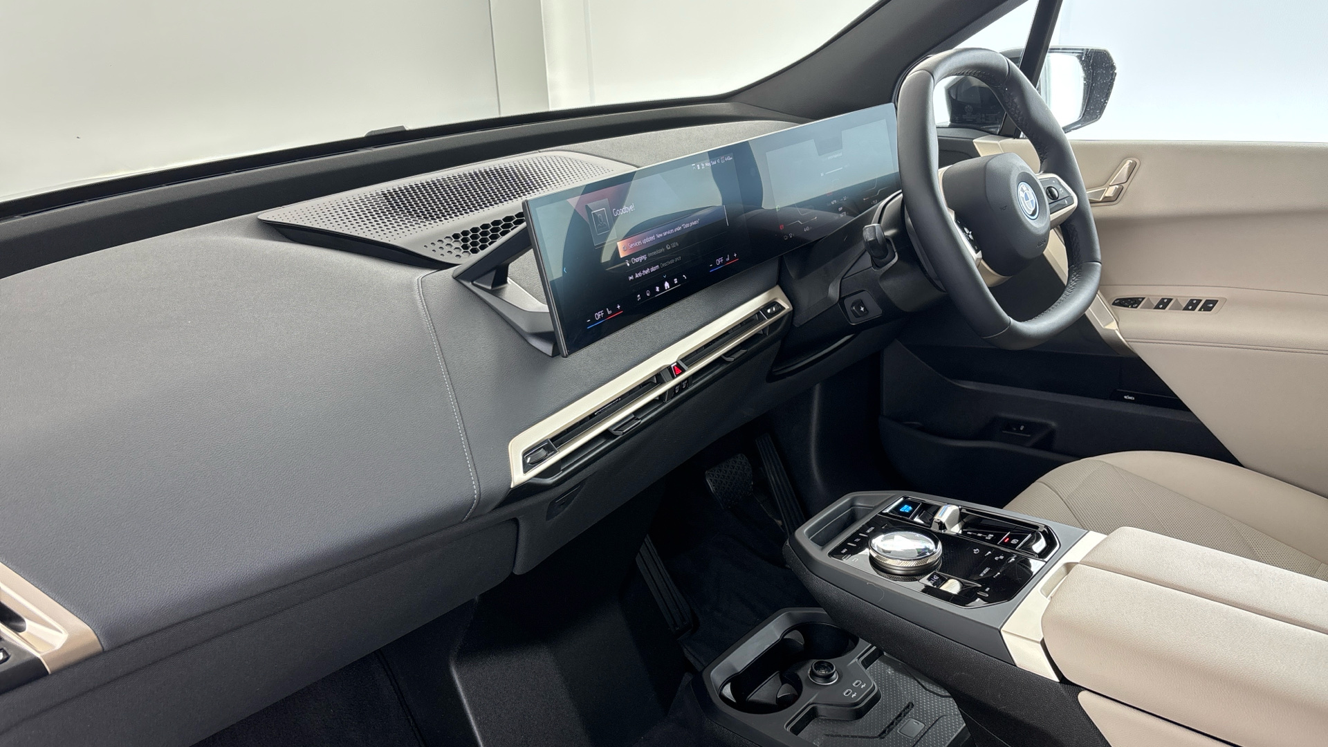 Used BMW iX 40 76.6kWh M Sport Auto xDrive 5dr (11kW Charger) - Image 7