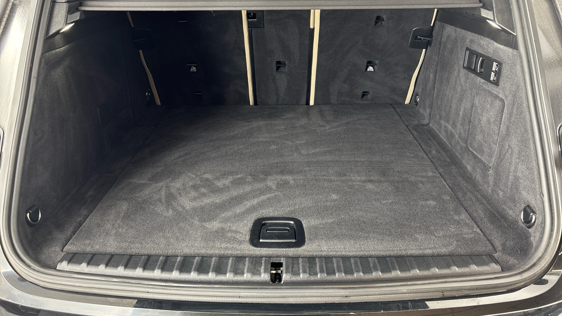 Used BMW iX 40 76.6kWh M Sport Auto xDrive 5dr (11kW Charger) - Image 13