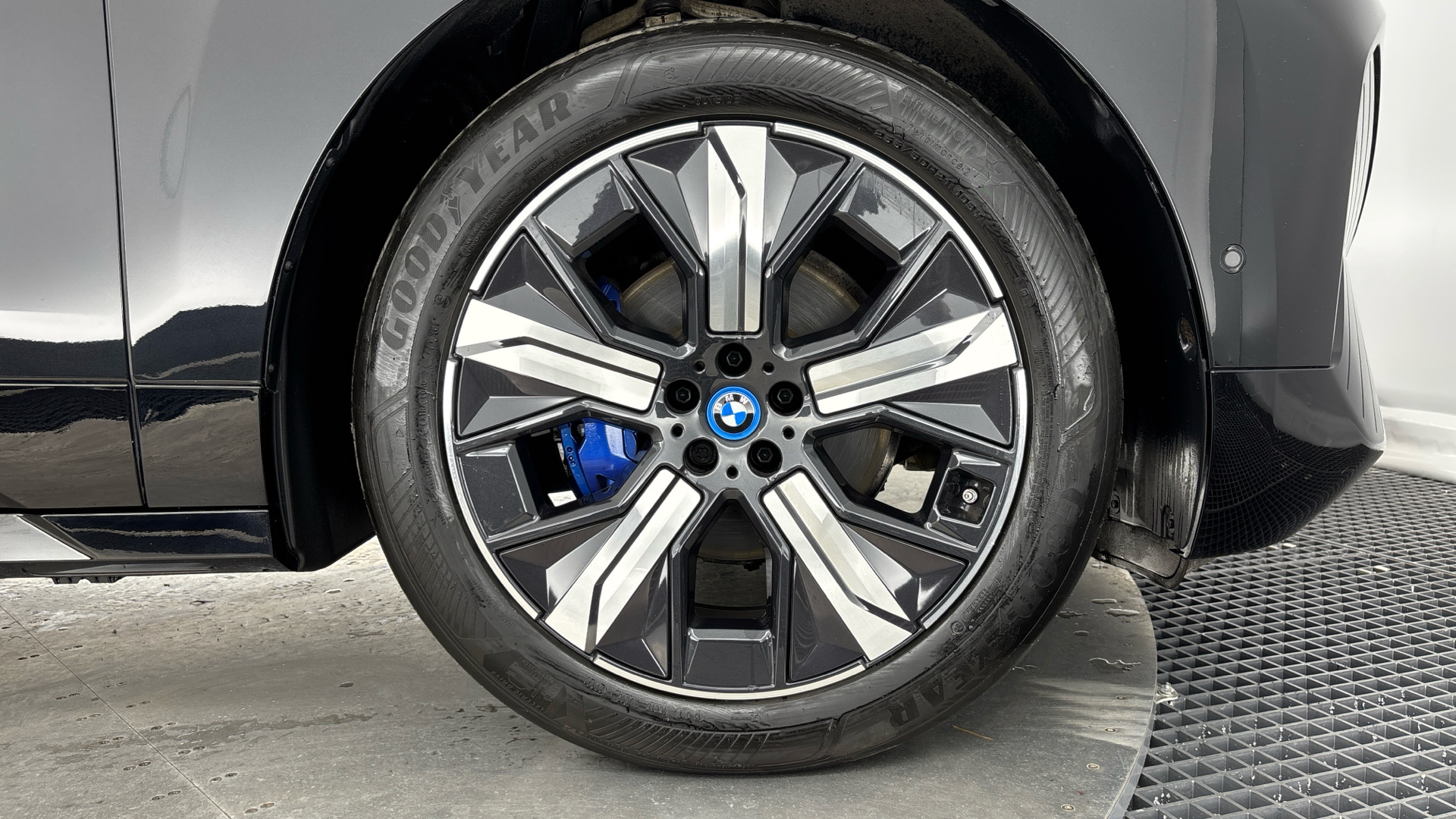 Used BMW iX 40 76.6kWh M Sport Auto xDrive 5dr (11kW Charger) - Image 14