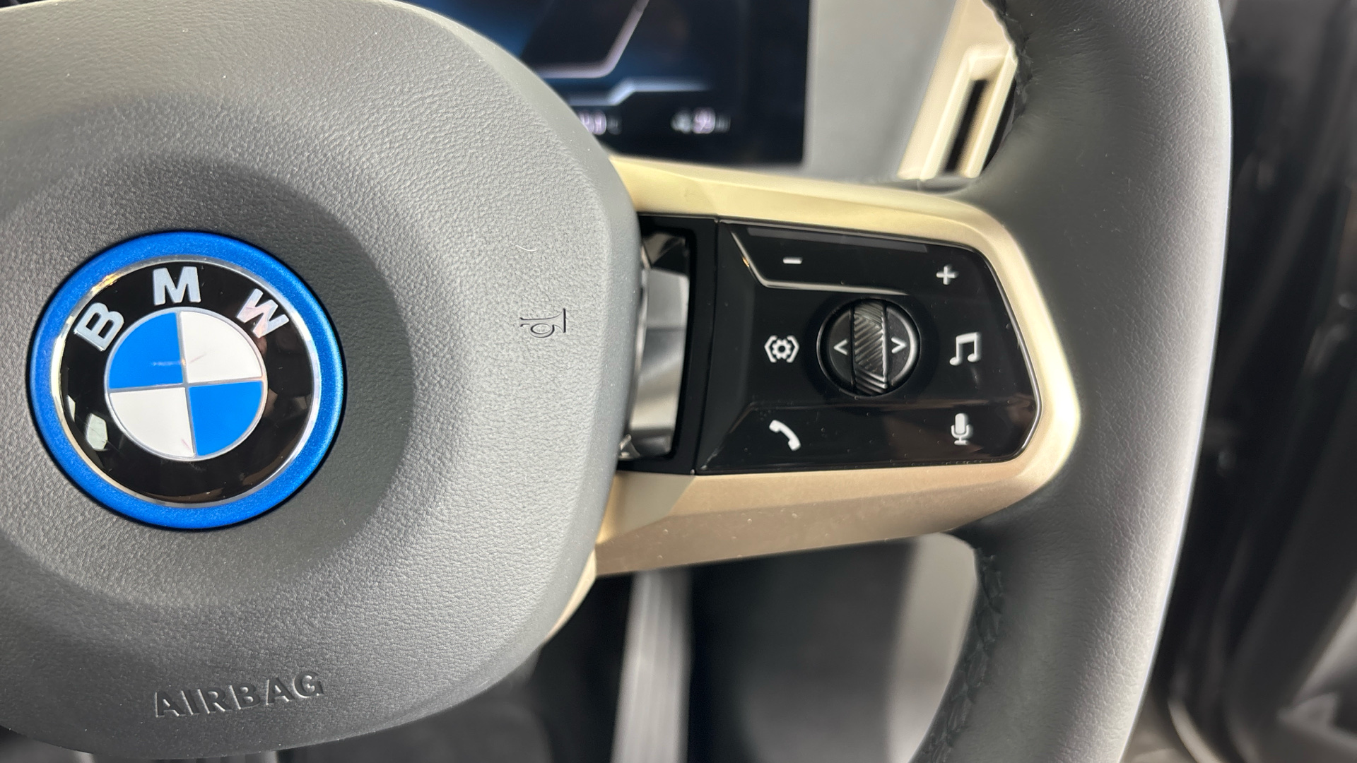 Used BMW iX 40 76.6kWh M Sport Auto xDrive 5dr (11kW Charger) - Image 18