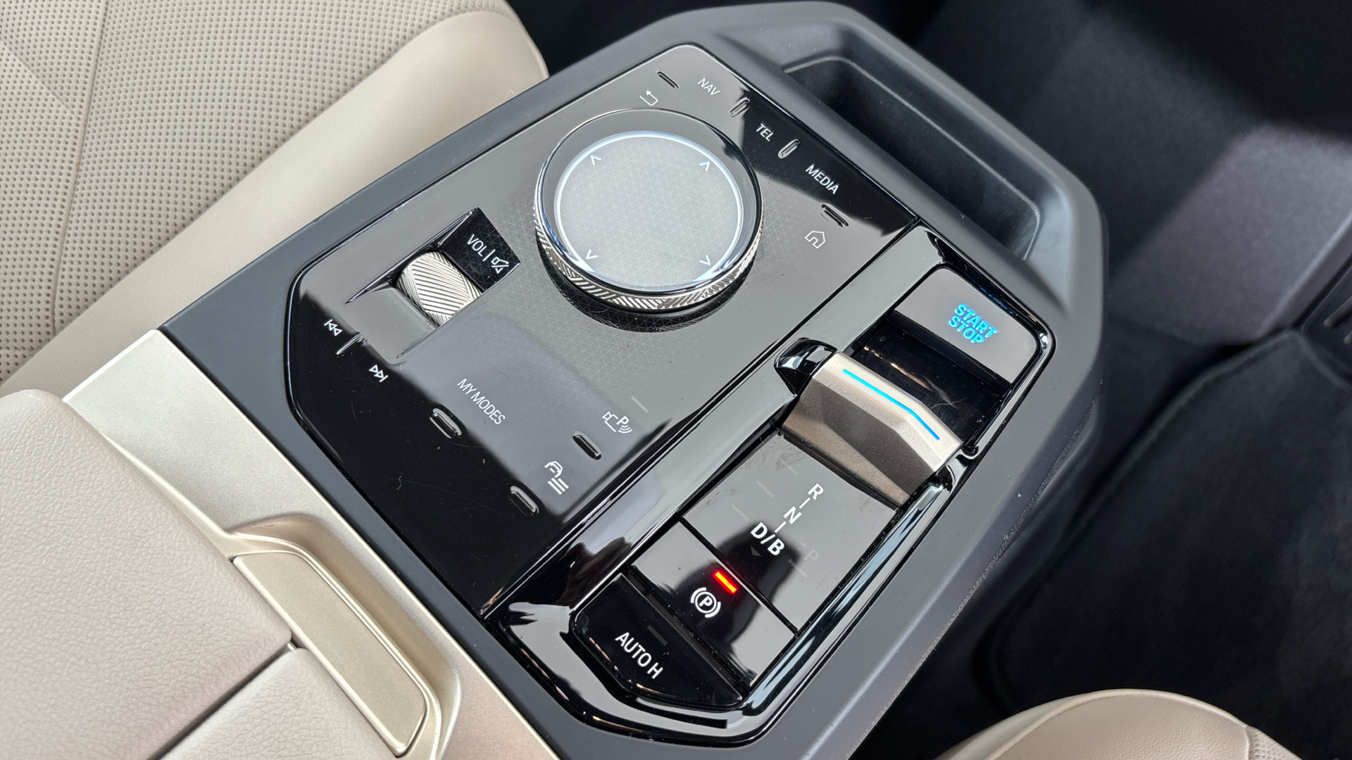 Used BMW iX 40 76.6kWh M Sport Auto xDrive 5dr (11kW Charger) - Image 19