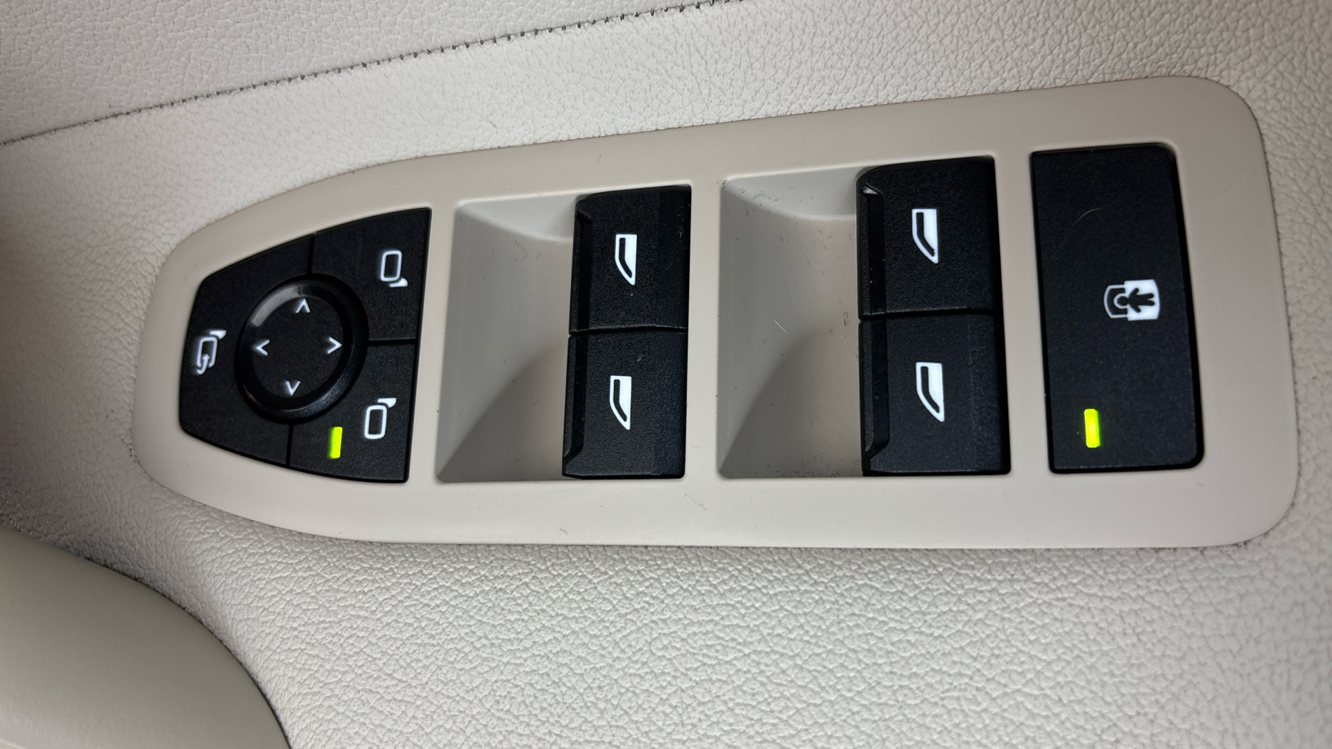 Used BMW iX 40 76.6kWh M Sport Auto xDrive 5dr (11kW Charger) - Image 39