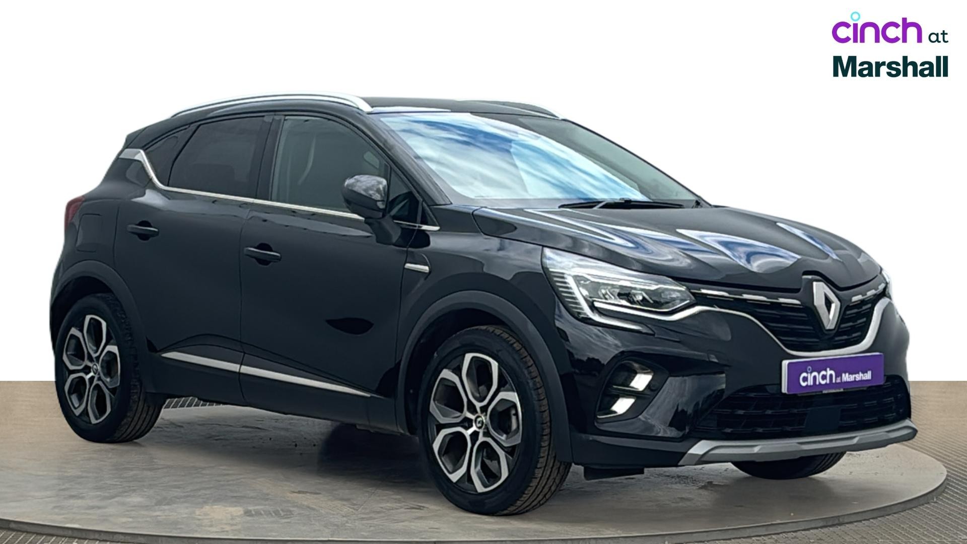 Renault Captur listing photo