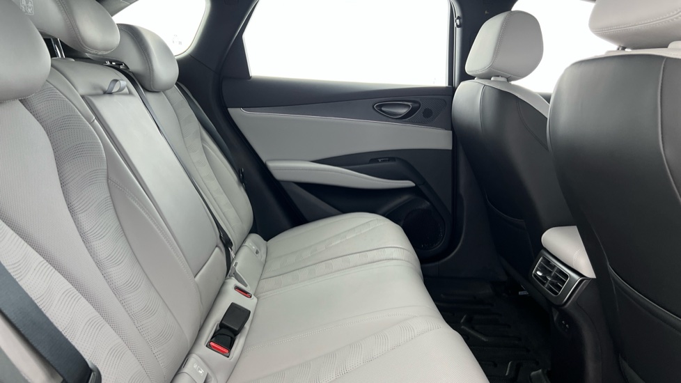 BYD Seal 6 1.5 DM-i Boost 5dr e-CVT Estate - Image 12