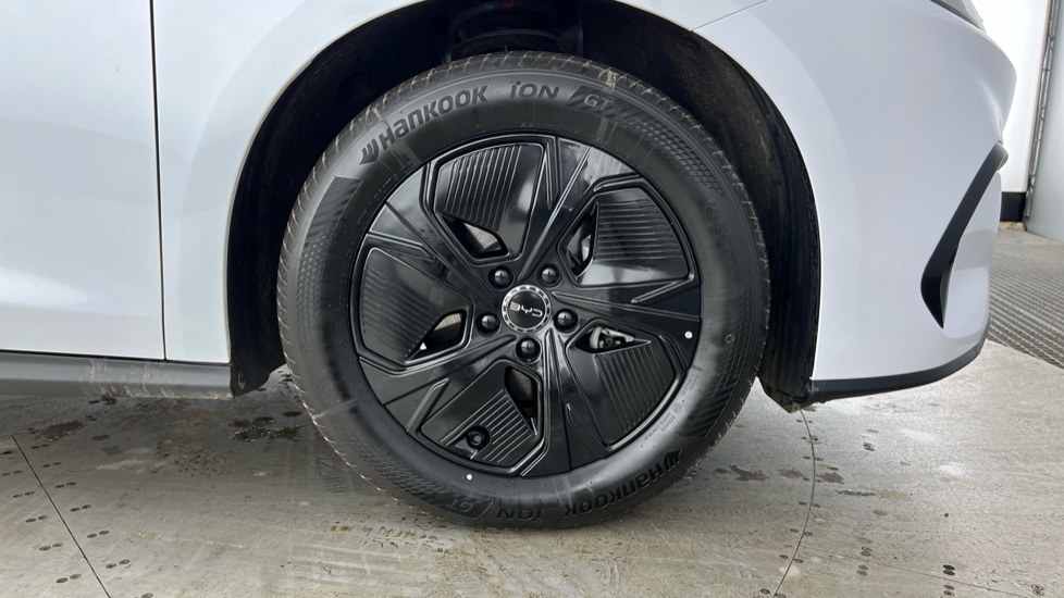 BYD Seal 6 1.5 DM-i Boost 5dr e-CVT Estate - Image 18