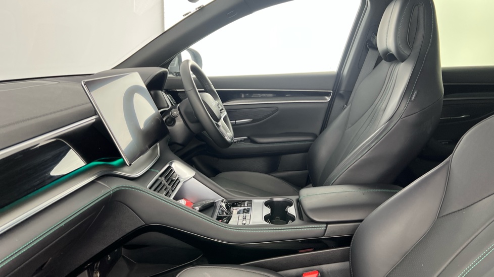 BYD Seal U 1.5 DM-i Comfort 5dr Auto Estate - Image 10