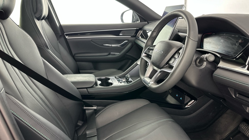 BYD Seal U 1.5 DM-i Comfort 5dr Auto Estate - Image 11