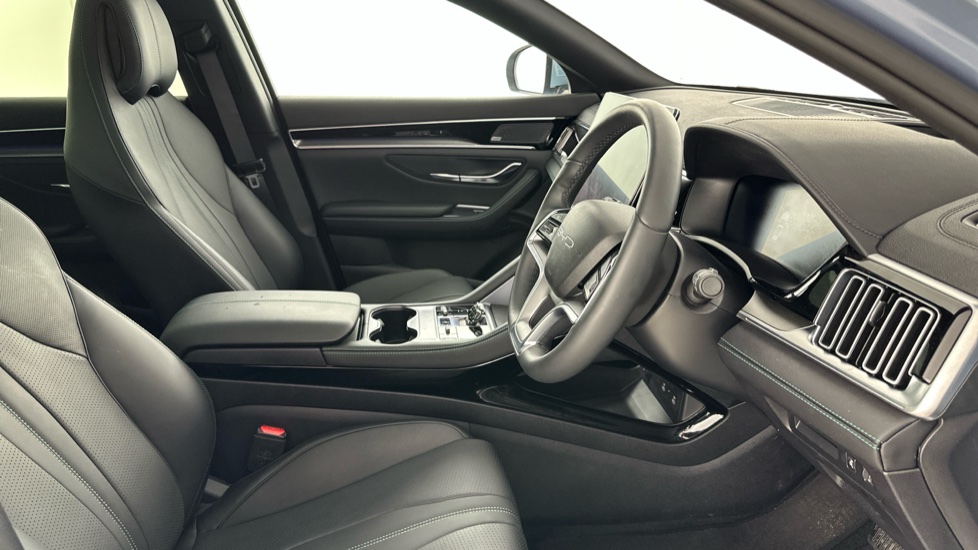 BYD Seal U 1.5 DM-i Boost 5dr Auto Estate - Image 11