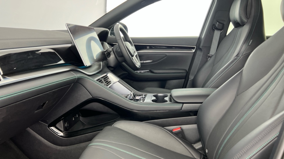 BYD Seal U 1.5 DM-i Comfort 5dr Auto Estate - Image 10