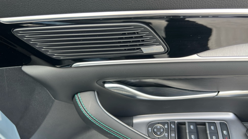 BYD Seal U 1.5 DM-i Boost 5dr Auto Estate - Image 41