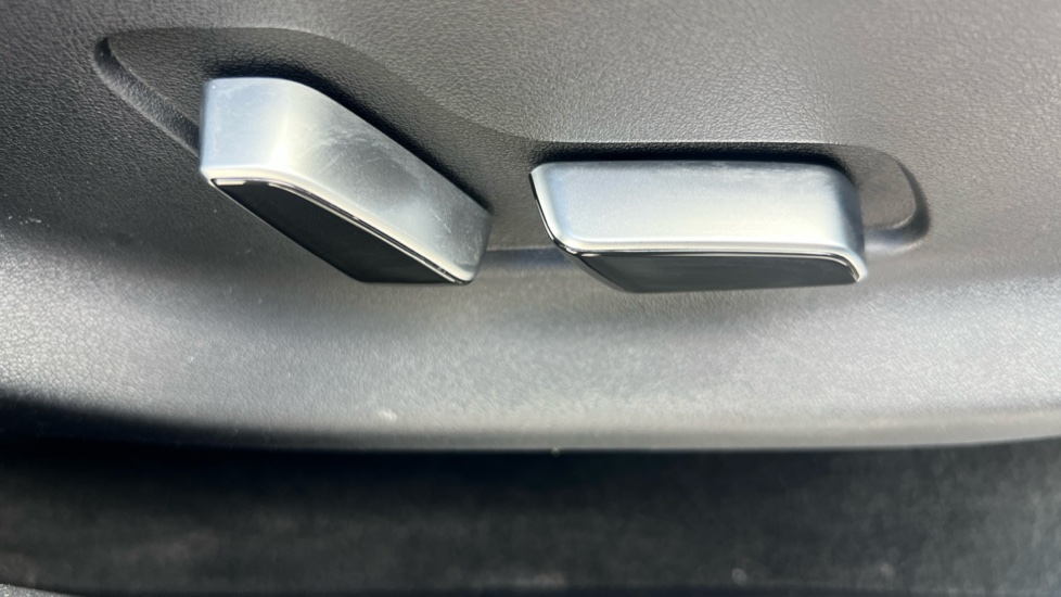 BYD Seal U 1.5 DM-i Boost 5dr Auto Estate - Image 44
