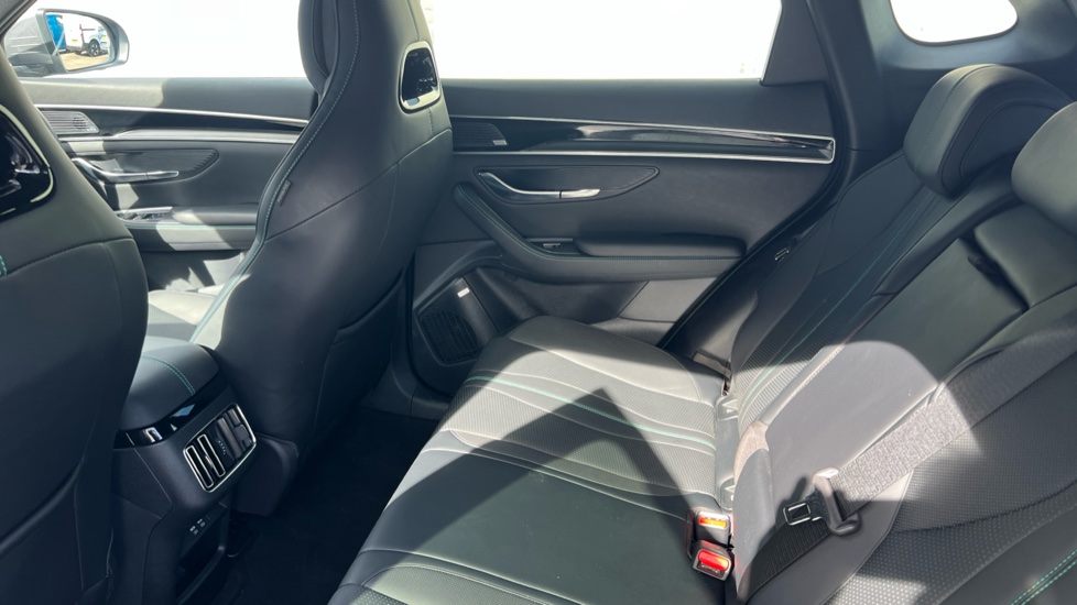BYD Seal U 1.5 DM-i Comfort 5dr Auto Estate - Image 16