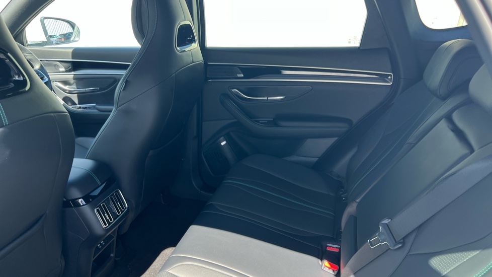 BYD Seal U 1.5 DM-i Comfort 5dr Auto Estate - Image 16