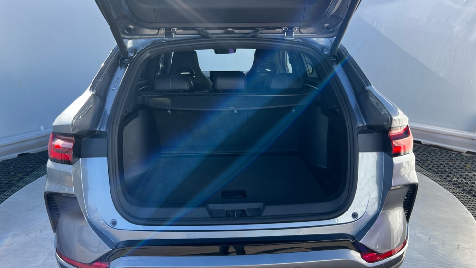 BYD Seal U 1.5 DM-i Comfort 5dr Auto Estate - Image 4