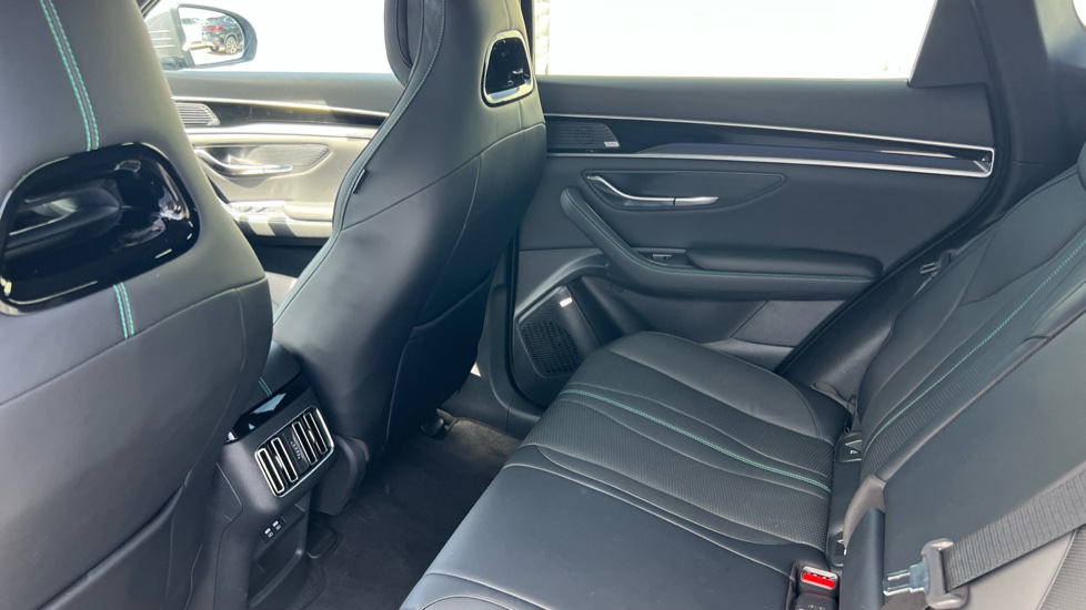 BYD Seal U 1.5 DM-i Comfort 5dr Auto Estate - Image 16