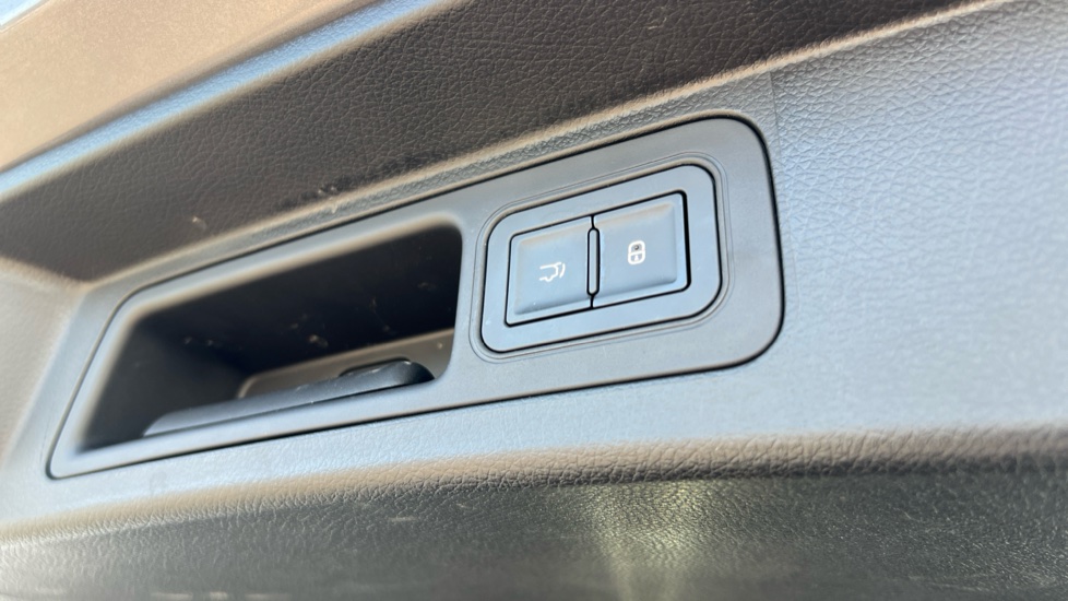 BYD Seal U 1.5 DM-i Comfort 5dr Auto Estate - Image 42