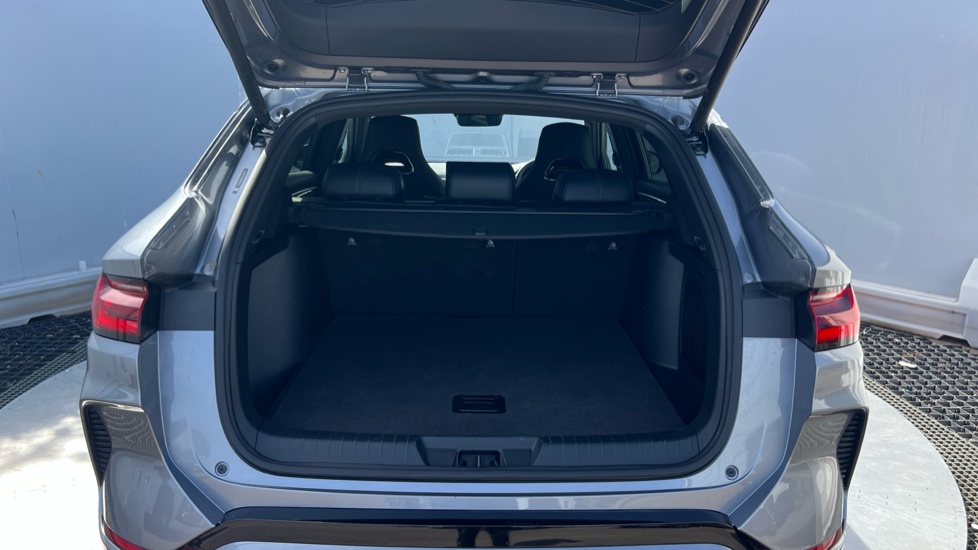 BYD Seal U 1.5 DM-i Comfort 5dr Auto Estate - Image 4