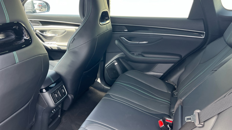 BYD Seal U 1.5 DM-i Comfort 5dr Auto Estate - Image 16