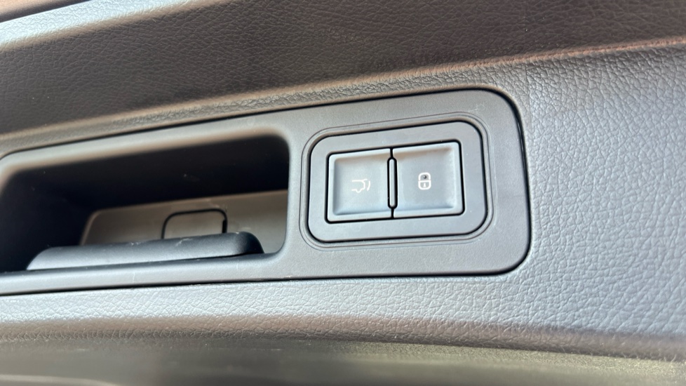 BYD Seal U 1.5 DM-i Comfort 5dr Auto Estate - Image 42