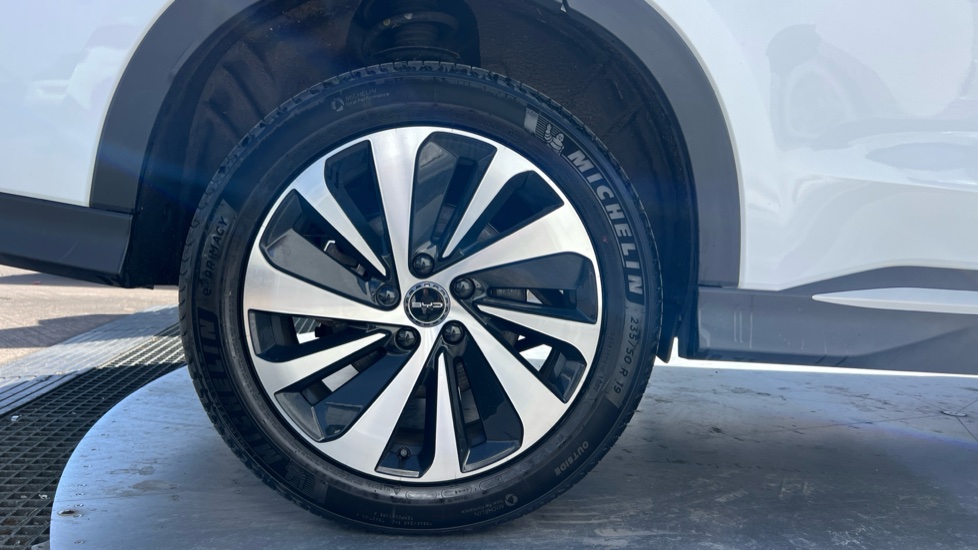 BYD Seal U 1.5 DM-i Comfort 5dr Auto Estate - Image 7