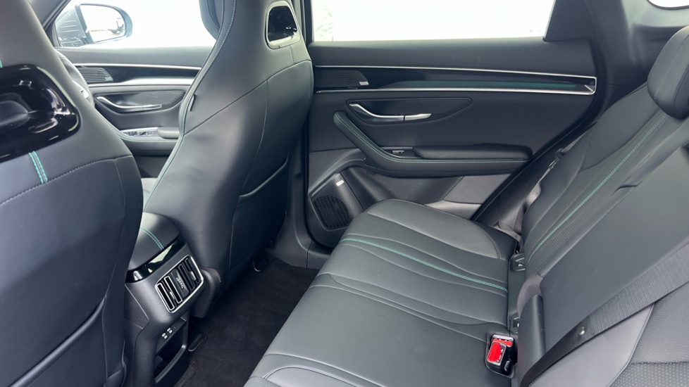 BYD Seal U 1.5 DM-i Comfort 5dr Auto Estate - Image 16