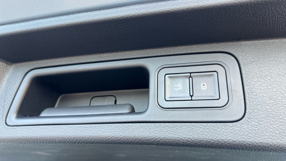 BYD Seal U 1.5 DM-i Boost 5dr Auto Estate - Image 42
