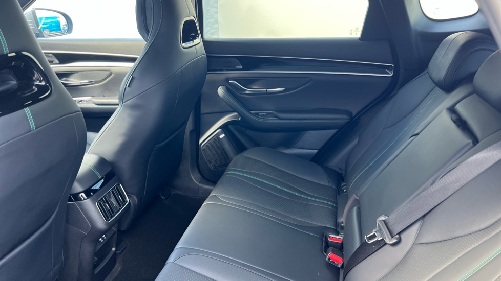 BYD Seal U 1.5 DM-i Boost 5dr Auto Estate - Image 16