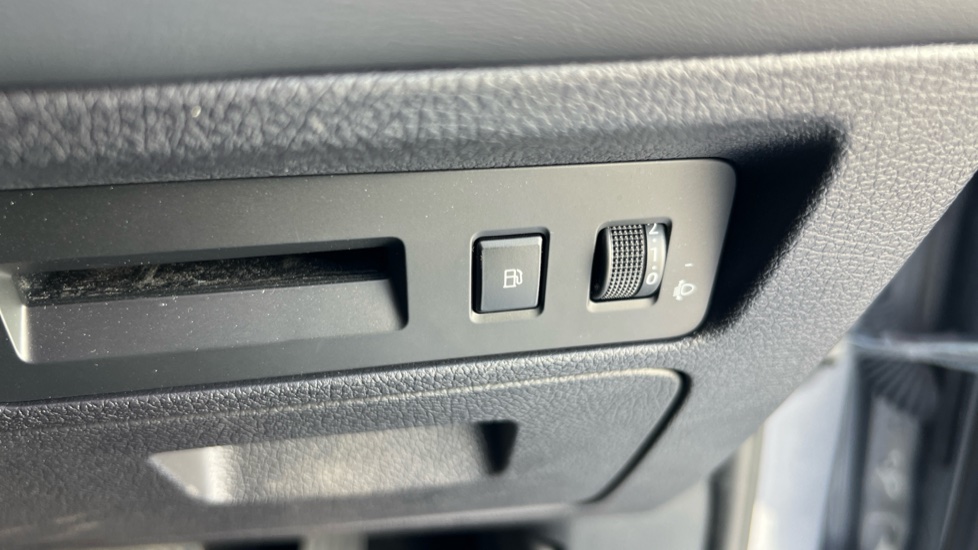 BYD Seal U 1.5 DM-i Boost 5dr Auto Estate - Image 38
