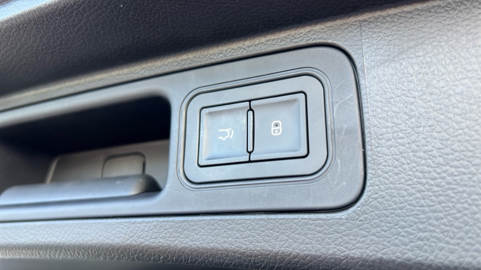 BYD Seal U 1.5 DM-i Boost 5dr Auto Estate - Image 43