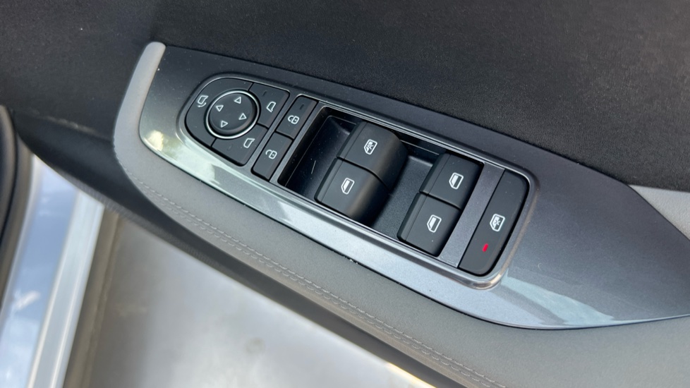 BYD Dolphin Surf 65kW Boost 43kWh 5dr Auto Electric Hatchback - Image 38