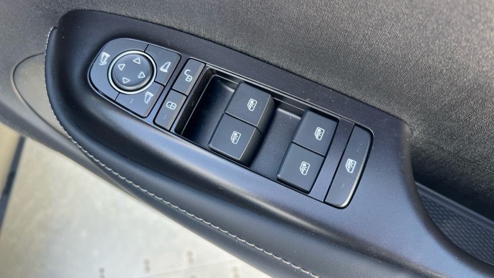 BYD Dolphin 150kW Design 60.4kWh 5dr Auto Electric Hatchback - Image 38