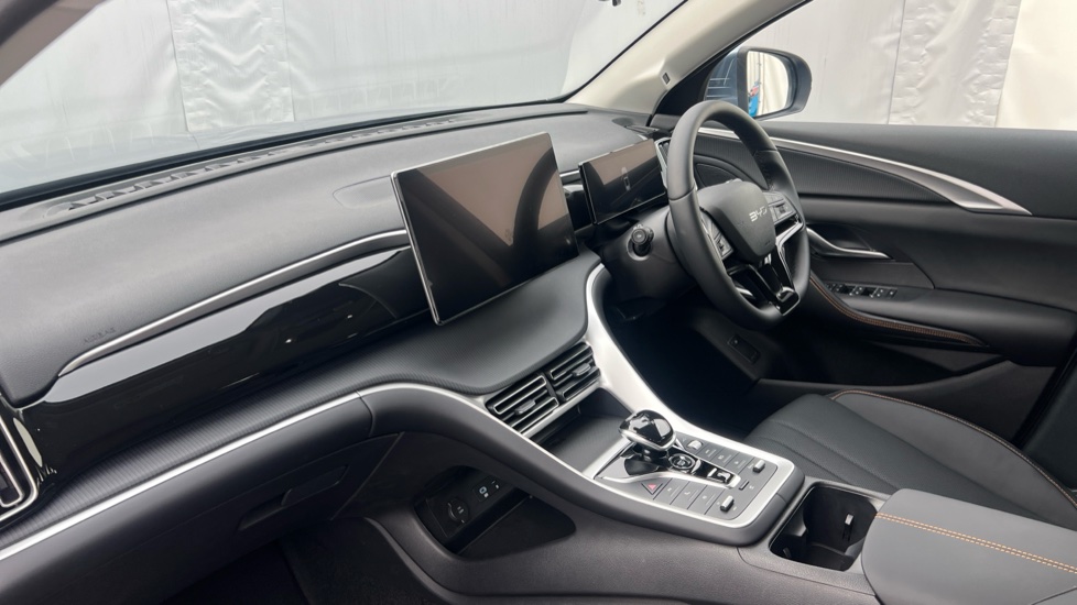 BYD Sealion 5 1.5 DM-i Comfort 5dr Auto Estate - Image 9