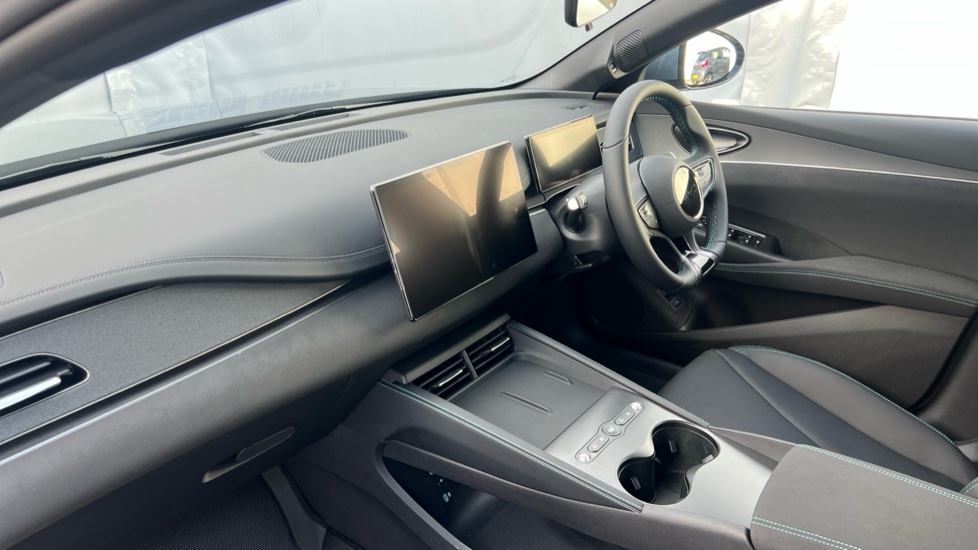 BYD Seal 6 1.5 DM-i Boost 5dr e-CVT Estate - Image 9