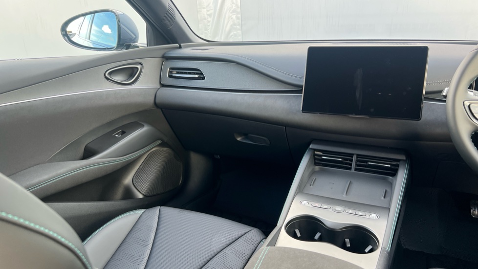 BYD Seal 6 1.5 DM-i Boost 5dr e-CVT Estate - Image 14