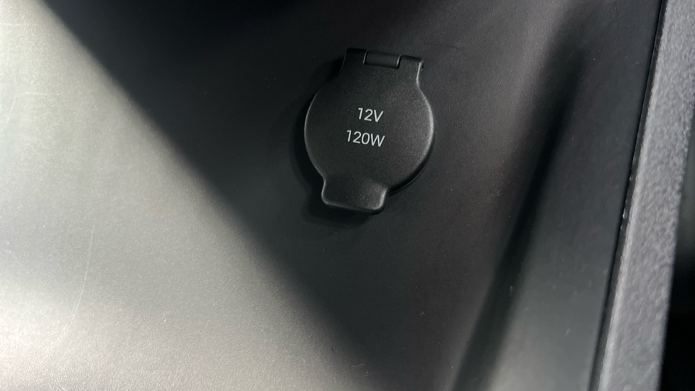 BYD Seal 6 1.5 DM-i Boost 5dr e-CVT Estate - Image 25