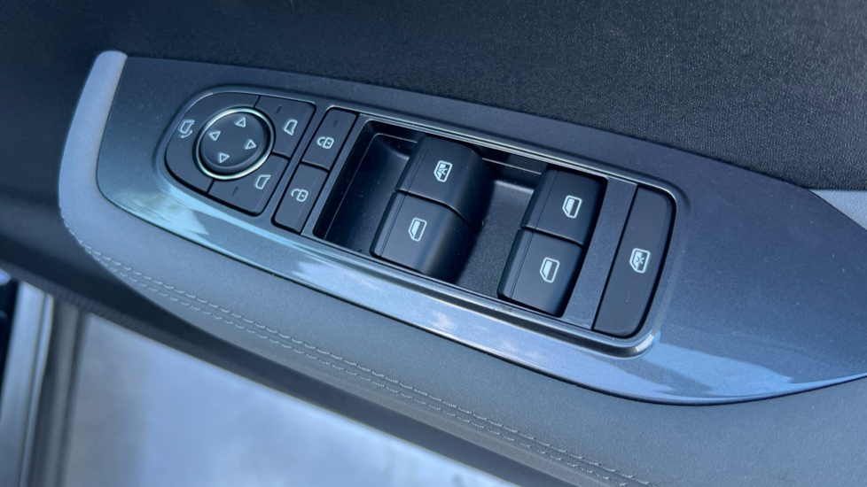 BYD Dolphin Surf 65kW Boost 43kWh 5dr Auto Electric Hatchback - Image 36