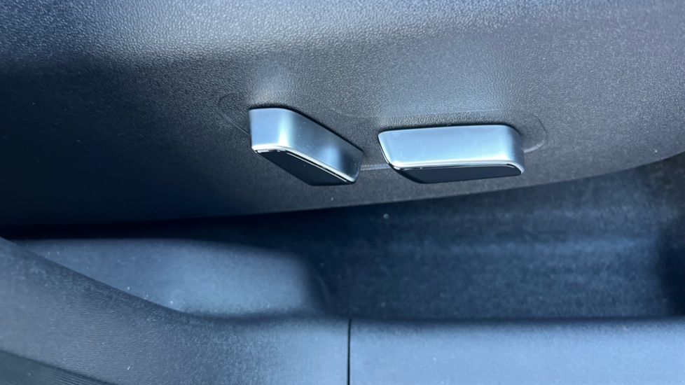 BYD Dolphin Surf 65kW Boost 43kWh 5dr Auto Electric Hatchback - Image 37